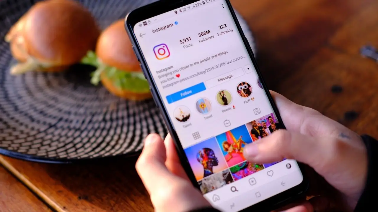 How you can get swipe ups with less than 10K followers on Instagram